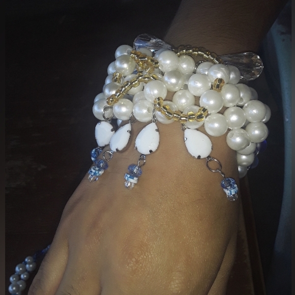 Elegant Handmade Faux Pearl Bracelet w/ Frost Glass Beads - Picture 15 of 17